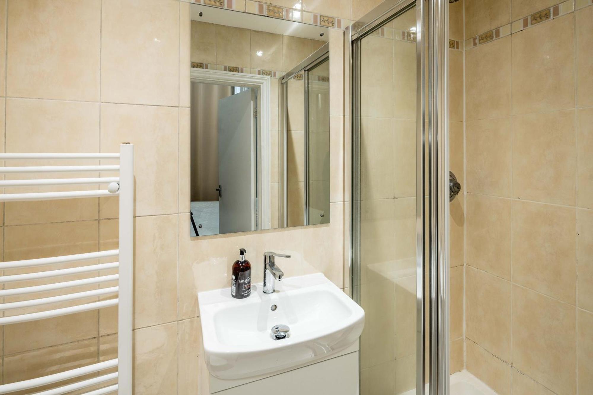 Gloucester Station Gem: 3 Bedroom Oasis Λονδίνο Εξωτερικό φωτογραφία